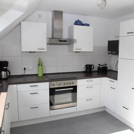 Kyana Apartment *
